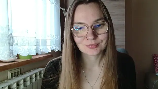 LooveELLYx online show from 12.05.25