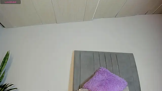 Snapshot of Sophia_Ebony chatting on 10.15.25 Sophia Ebony online show from 10.15.25