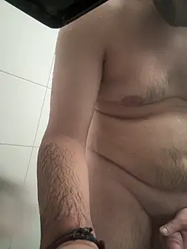 Snapshot of yungdboiy chatting on 10.29.25 yungdboiy online show from 10.29.25