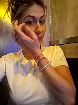 Snapshot of CelynaRoss chatting on 01.18.26 CelynaRoss online show from 01.18.26