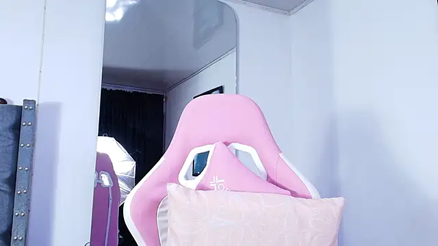 GraceWallace  online show from 04.01.26