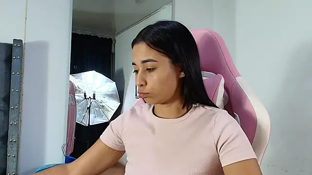 Snapshot of GraceWallace_ chatting on 04.25.26 GraceWallace online show from 04.25.26
