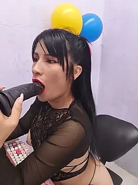 Snapshot of karinnahotdirty chatting on 06.19.26 karinnahotdirty online show from 06.19.26