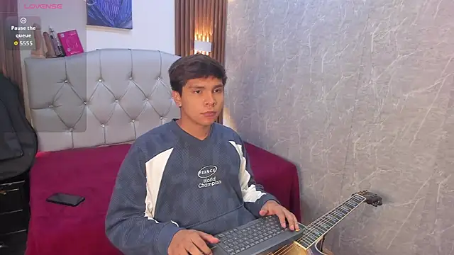 Snapshot of Thiago_Kozak chatting on 06.04.26 Thiago Kozak online show from 06.04.26