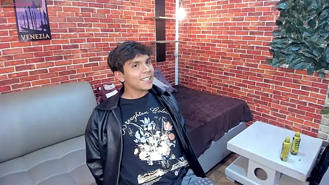 Snapshot of Thiago_Kozak chatting on 07.15.26 Thiago Kozak online show from 07.15.26