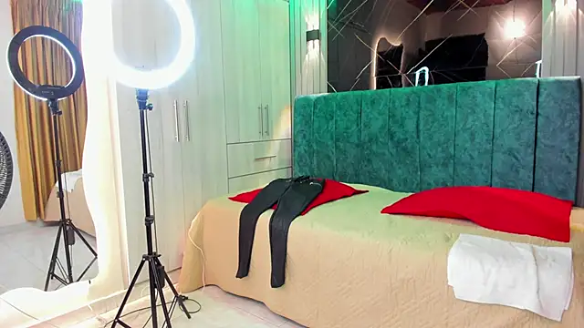 Snapshot of Cherry_Castillo chatting on 10.23.25 Cherry Castillo online show from 10.23.25