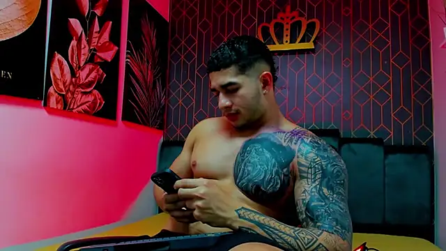 Snapshot of king_falconer chatting on 09.11.25 king falconer online show from 09.11.25