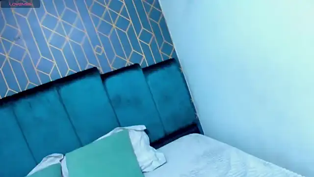 Snapshot of king_falconer chatting on 09.20.25 king falconer online show from 09.20.25