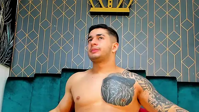 Snapshot of king_falconer chatting on 09.28.25 king falconer online show from 09.28.25