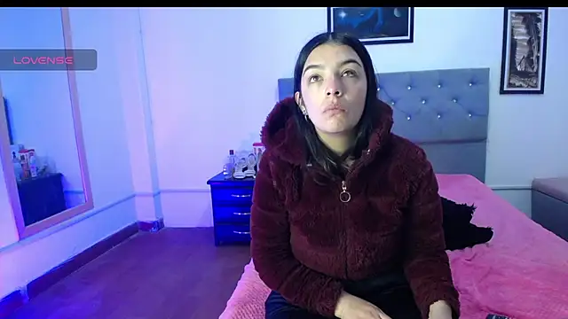 Esmeraldaa- online show from 09.17.25