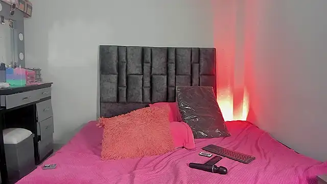 Snapshot of Esmeraldaa- chatting on 02.07.26 Esmeraldaa- online show from 02.07.26