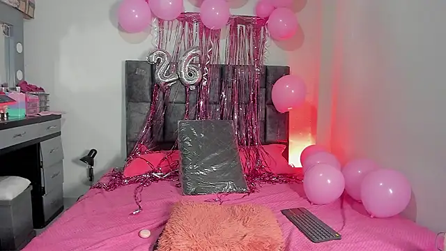 Snapshot of Esmeraldaa- chatting on 02.12.26 Esmeraldaa- online show from 02.12.26