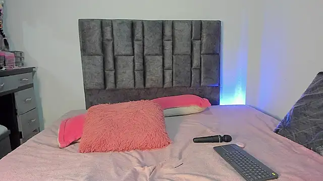 Esmeraldaa- online show from 04.11.26