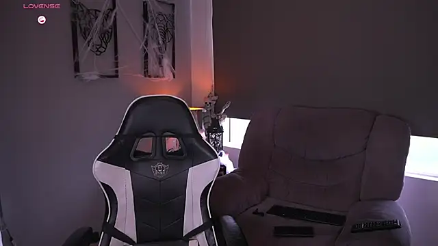 Snapshot of tyler_muscle1 chatting on 10.25.25 tyler muscle1 online show from 10.25.25