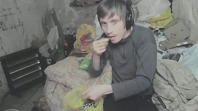 Snapshot of makarov1993 chatting on 04.14.26 makarov1993 online show from 04.14.26