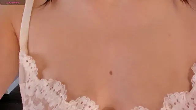 Snapshot of chloe_dreammm chatting on 09.24.25 chloe dreammm online show from 09.24.25