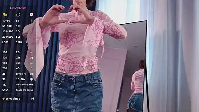 Snapshot of chloe_dreammm chatting on 02.06.26 chloe dreammm online show from 02.06.26