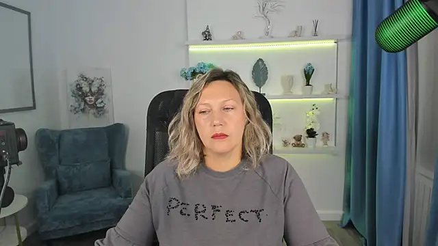 NinaStarle online show from 09.18.25