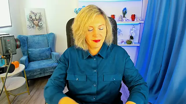 NinaStarle online show from 10.18.25