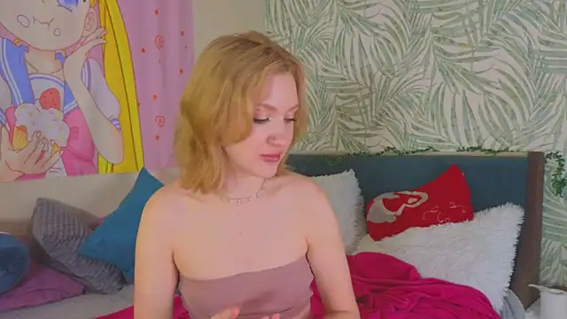 Snapshot of Alice_Pops chatting on 10.05.25 Alice Pops online show from 10.05.25