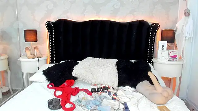 ViictoriaGrey online show from 10.29.25