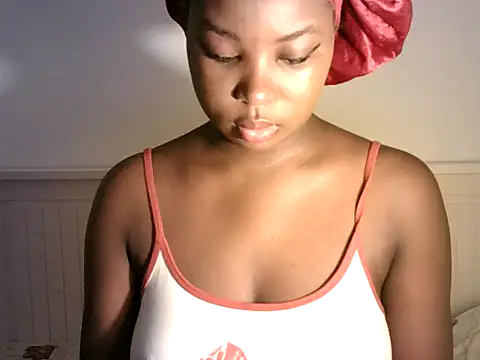 Snapshot of zoe215 chatting on 06.30.26 zoe215 online show from 06.30.26