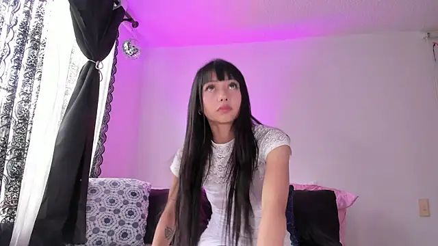 Snapshot of Londonttipton chatting on 09.25.25 Londonttipton online show from 09.25.25