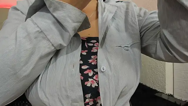 Snapshot of katherine_blair chatting on 01.16.26 katherine blair online show from 01.16.26