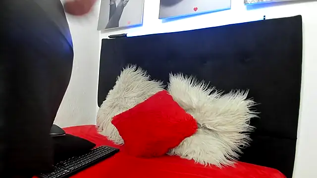 Snapshot of katherine_blair chatting on 02.20.26 katherine blair online show from 02.20.26