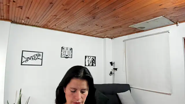 Snapshot of katherine_blair chatting on 05.20.26 katherine blair online show from 05.20.26