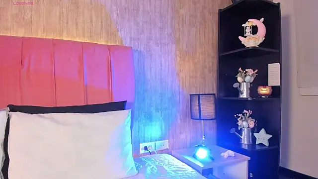 Kendra kobein online show from 04.17.26