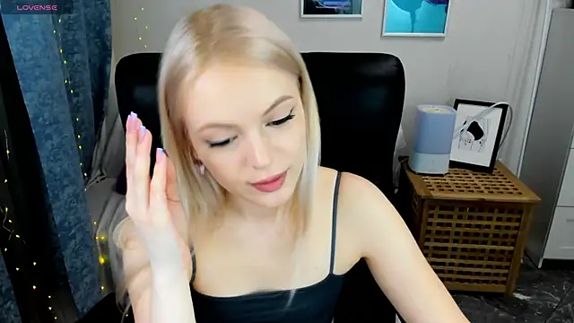 Snapshot of KatherineePierce chatting on 06.26.26 KatherineePierce online show from 06.26.26