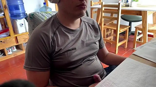 Snapshot of Haustin202 chatting on 10.30.25 Haustin202 online show from 10.30.25