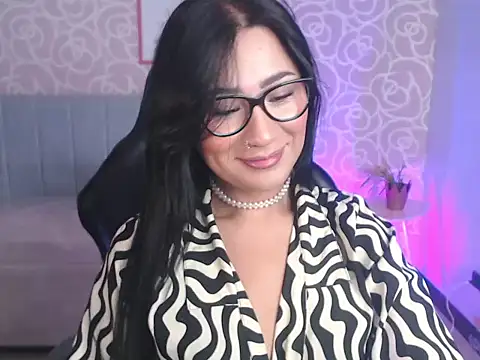 evelyn ch  online show from 09.18.25