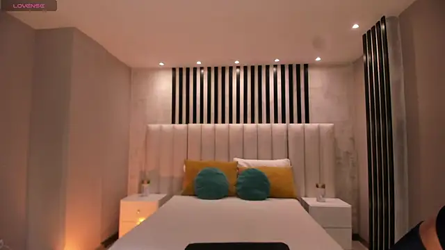 IsabellaMoreau online show from 10.16.25