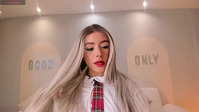 IsabellaMoreau online show from 01.06.26