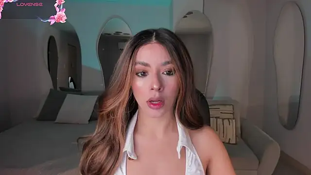 Snapshot of IsabellaMoreau chatting on 06.15.26 IsabellaMoreau online show from 06.15.26