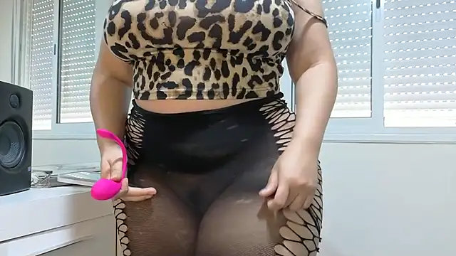 Snapshot of Lady-Rozalia chatting on 10.13.25 Lady-Rozalia online show from 10.13.25