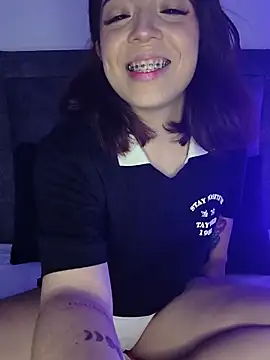 Snapshot of summi10 chatting on 09.19.25 summi10 online show from 09.19.25