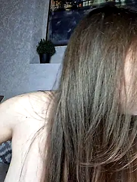 Snapshot of Olivia_OliV chatting on 11.18.25 Olivia OliV online show from 11.18.25