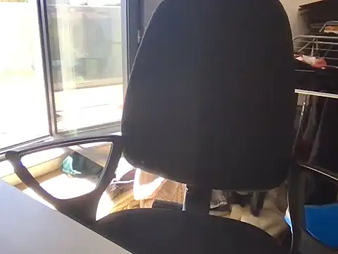 Snapshot of TomTop_11 chatting on 09.23.25 TomTop 11 online show from 09.23.25