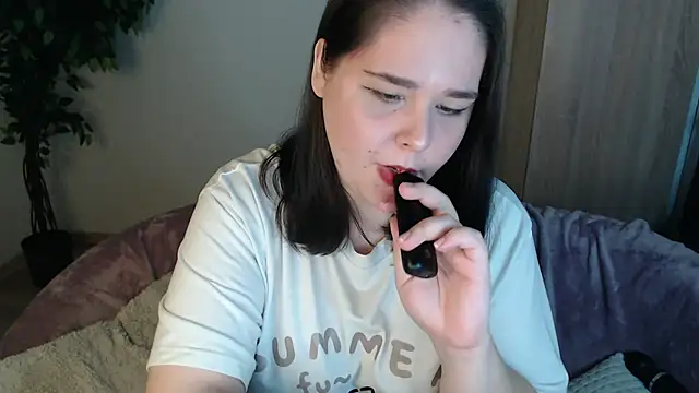 Snapshot of IvyLebelly chatting on 10.04.25 IvyLebelly online show from 10.04.25