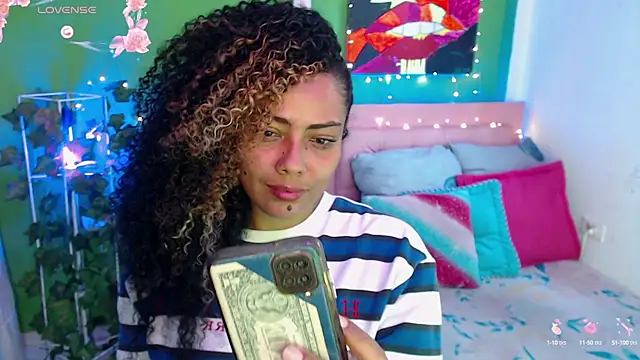 Snapshot of katherinnyazz chatting on 09.13.25 katherinnyazz online show from 09.13.25