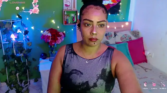 Snapshot of katherinnyazz chatting on 09.19.25 katherinnyazz online show from 09.19.25