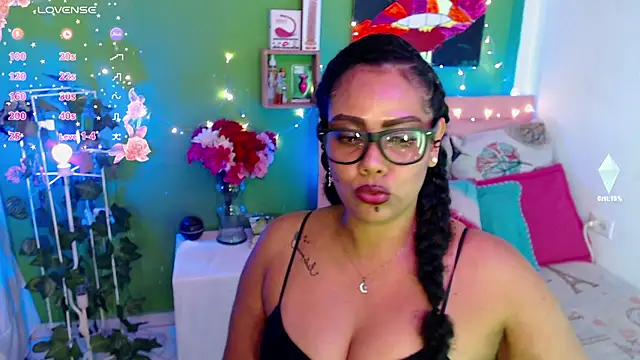 Snapshot of katherinnyazz chatting on 09.26.25 katherinnyazz online show from 09.26.25