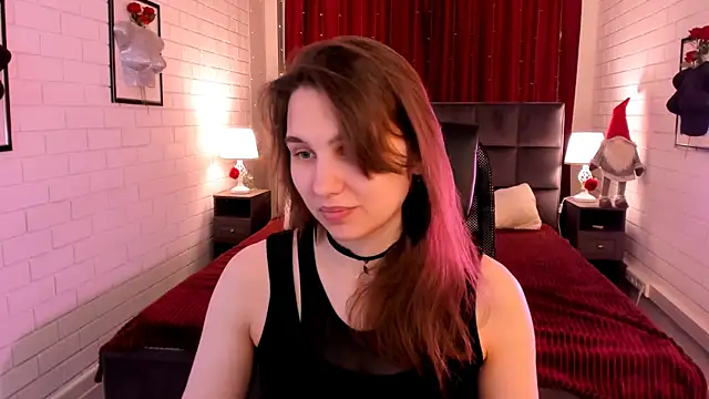 Snapshot of TessaMill chatting on 04.27.26 TessaMill online show from 04.27.26