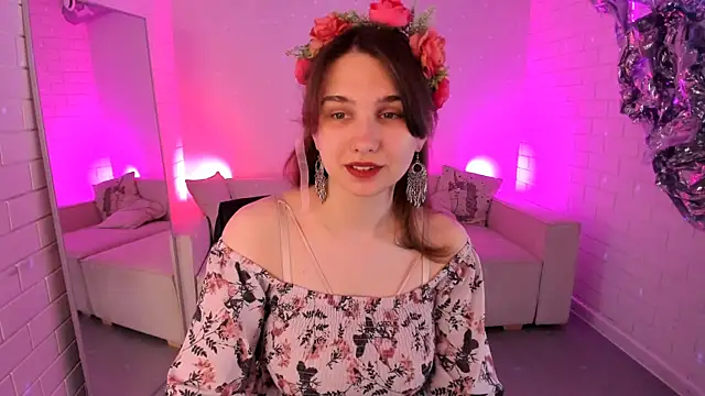 Snapshot of TessaMill chatting on 04.29.26 TessaMill online show from 04.29.26