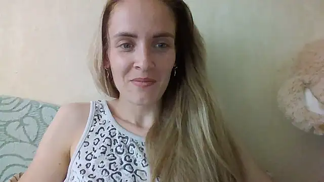 Snapshot of JayeTyler chatting on 06.18.26 JayeTyler online show from 06.18.26
