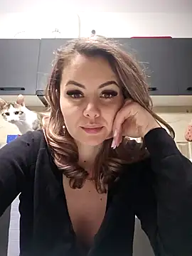 Snapshot of SeductiveMom chatting on 01.13.25 SeductiveMom online show from 01.13.25