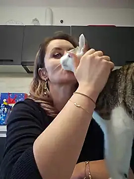 Snapshot of SeductiveMom chatting on 01.13.25 SeductiveMom online show from 01.13.25